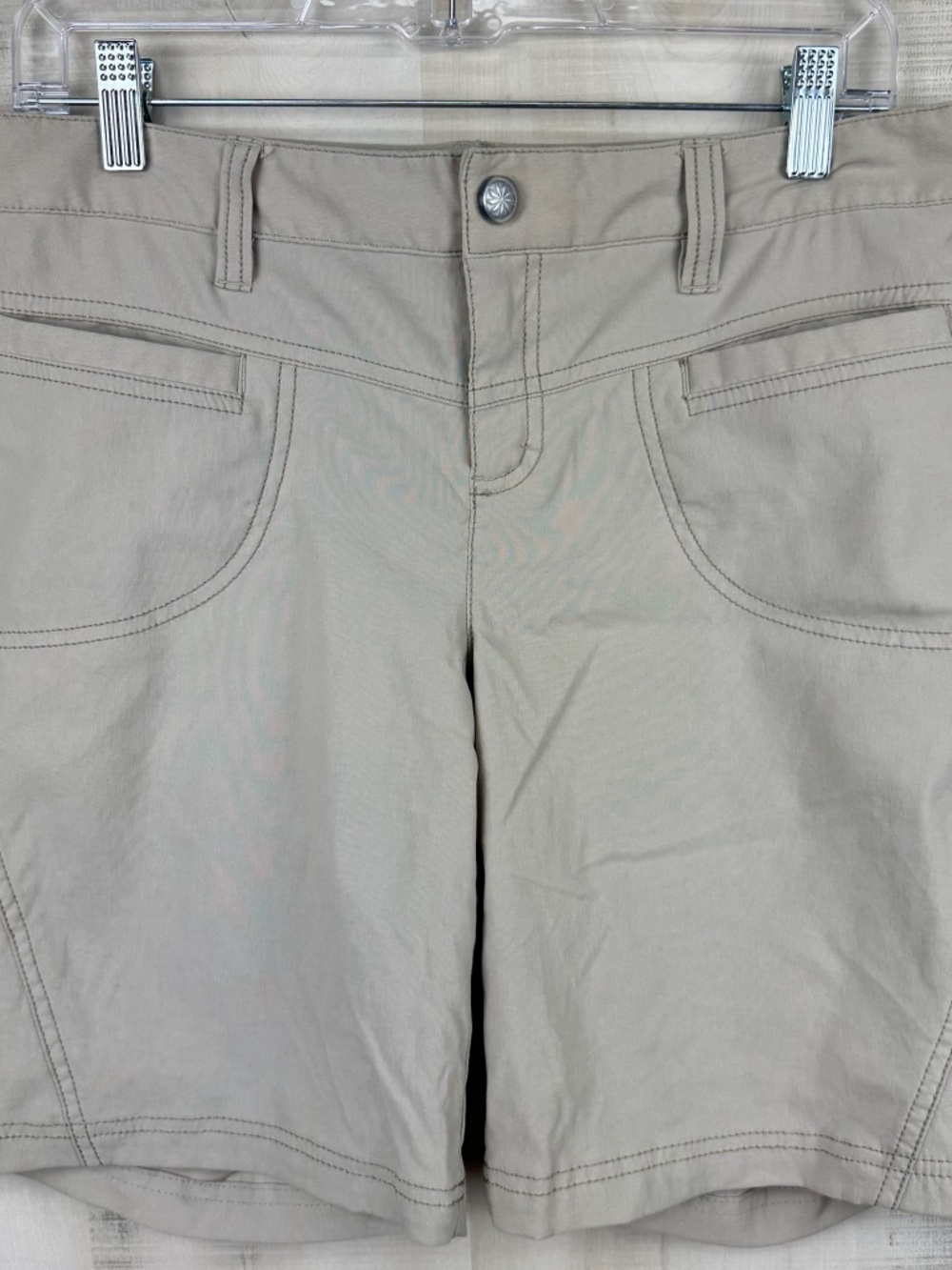 Athleta Women’s Dipper Bermuda Performance Shorts Walking Hiking 9” Khaki Sz 10